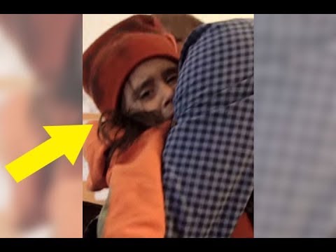 This Little Girl Wandered Into A Food Court Alone. Then The Diners’ Reactions Spoke Volumes