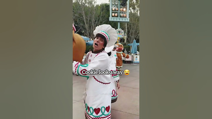 Cookie was traumatized 😱🤭 #shorts #disney #gingerbread