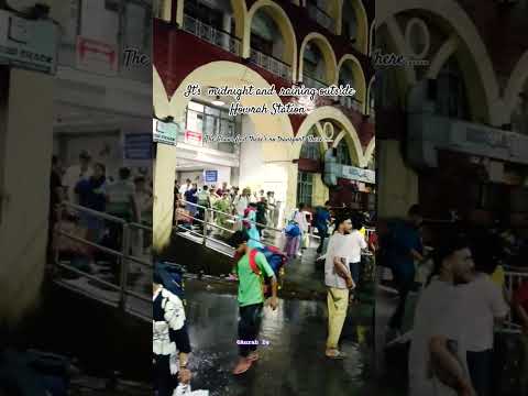 It S Midnight And Raining Heavily Outside Howrah Station Chaos As There S No Transport Available