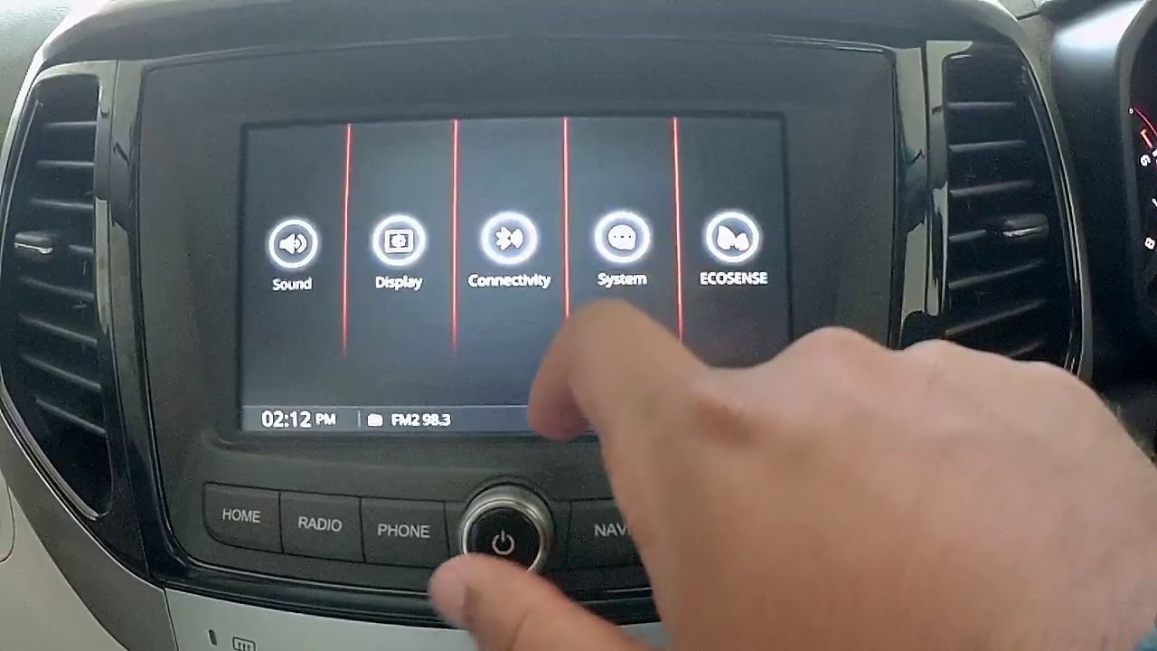 Mahindra XUV300 Infotainment System Detailed Review In Hindi Touch