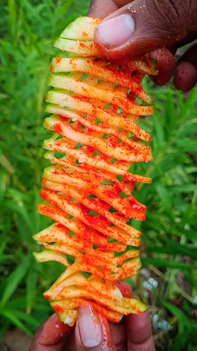 kachumbari ya embe ngazi inayofuata🥭#subscribe#virusi#youtubefupi#kaptula#embe#food #outdoors