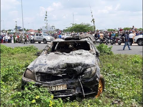 báo tuổi trẻ cười Trục vớt xe Mercedes rớt xuống kênh, đưa thi thể 3 nạn nhân ra ngoài