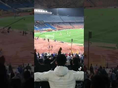 هجوم جماهير الزمالك علي بن شرقي وعلي لاعيبه الزمالك اثناء مباراه الزمالك والوداد