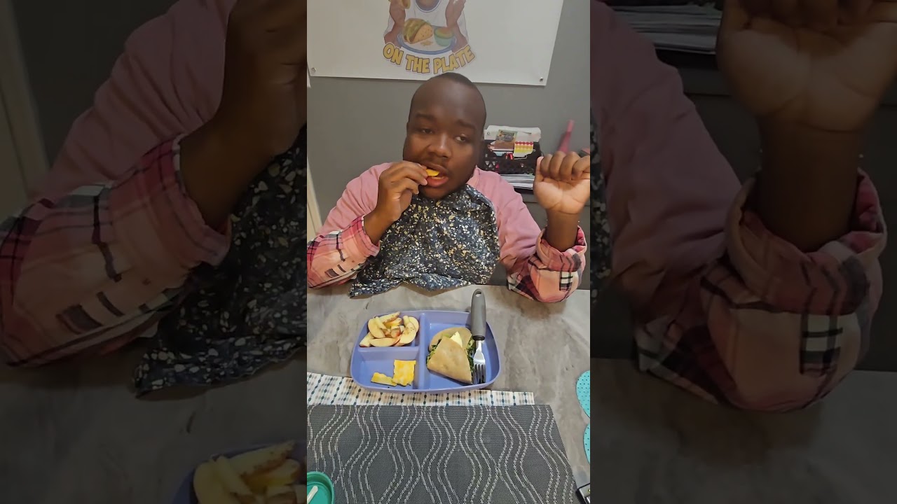 Спустя 21 год он наконец-то съел сыр... При аутизме нужно быть готовым к неожиданностям 