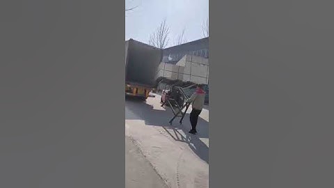 Loading atc wood cnc router machines into container in our factory!