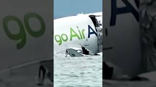 “Hong Kong mein cargo plane samundar mein gir gaya! 😲✈️🌊”