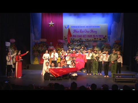 Video TIỄN THẦY ĐI BỘ ĐỘI - Cô Thanh Thương & tập thể SV -... - YouTube