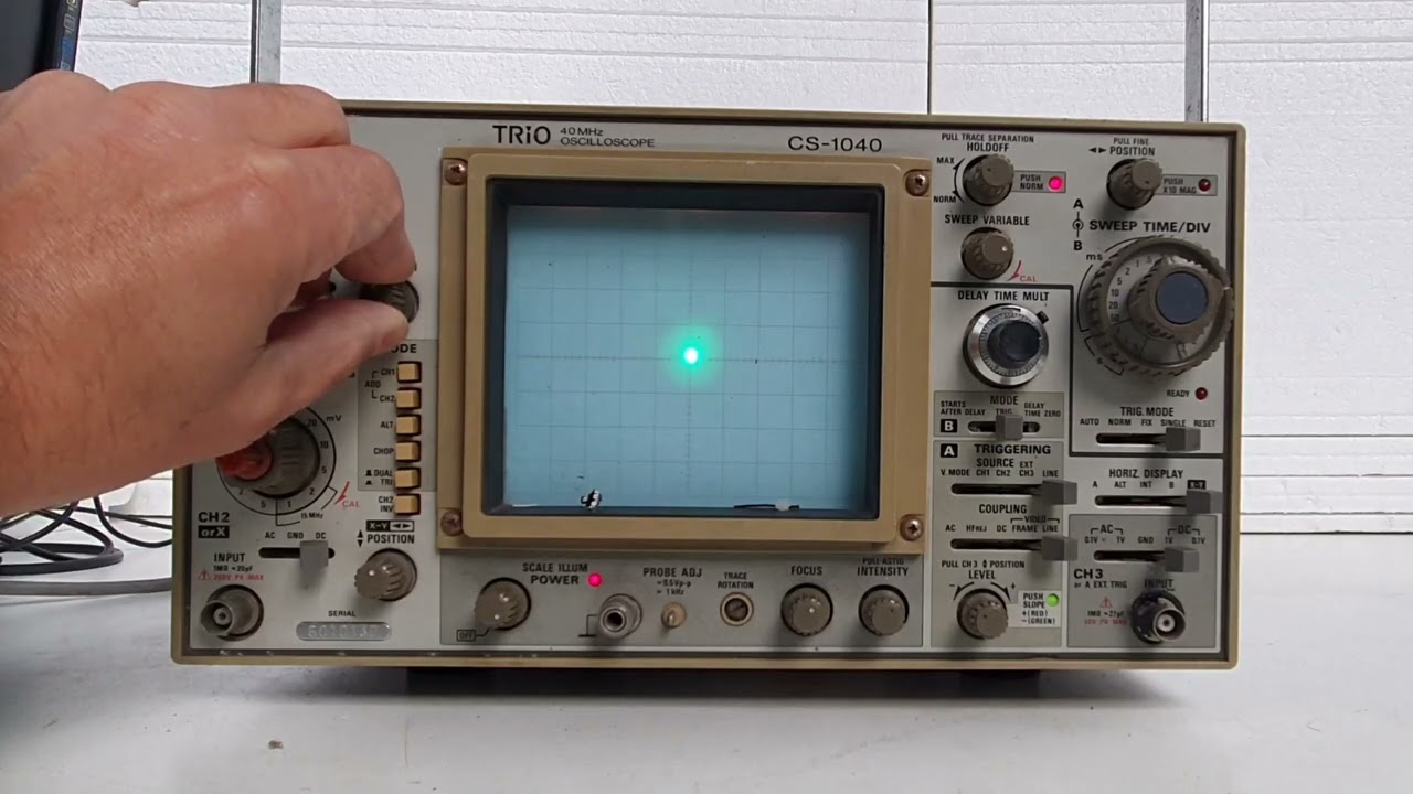 POWERS ON! Vintage Oscilloscope - TRIO Kenwood 40MHz CS-1040 Made