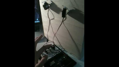 Servos reacting to Photo Resistor