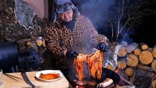 두툼한 통삼겹, 통목살 묵은지 포기째로 때려 넣고 끓인 김치찜의 끝판왕!