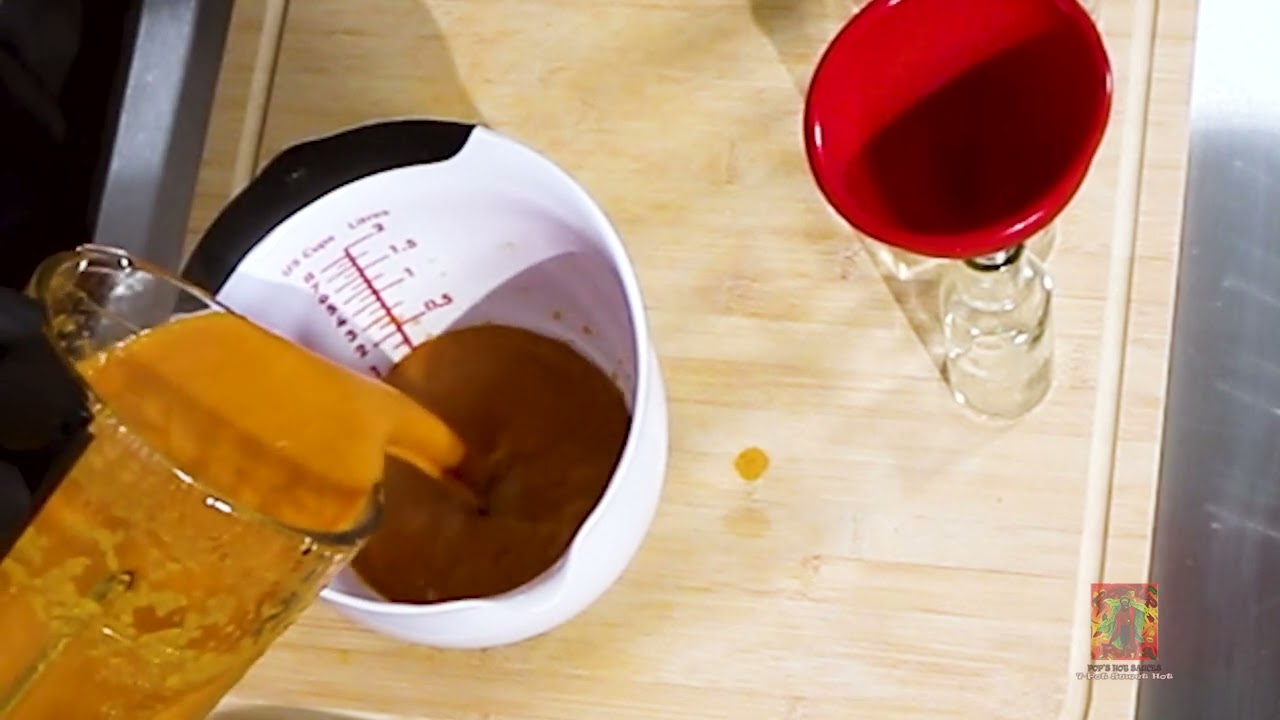 Perfect Mild to Mid-level Heat Hot Sauce with 7-Pot - Pretty & Sweet Pepper Blend (Preview)