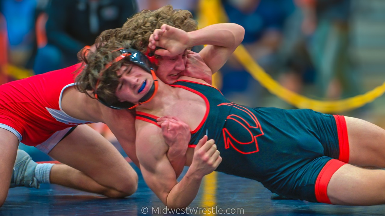 138 – Luke Siwinski {G} Lincoln Way West IL vs. Liam Ryan {R} of Hinsdale Central IL