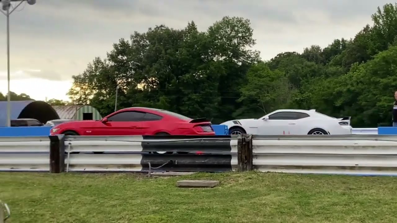 Supercharged Coyote vs Nitrous LT1 1/8th Mile