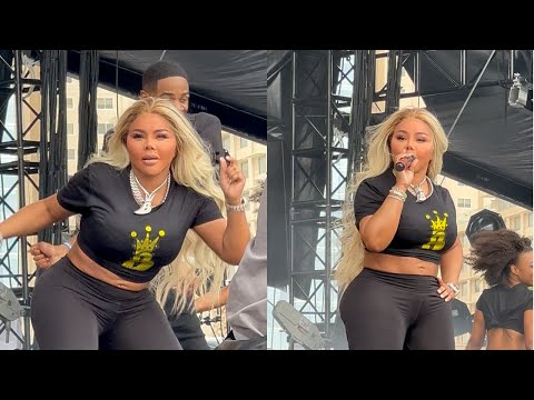 Lil Kim Goes Crazy On Lovers & Friends Stage With \