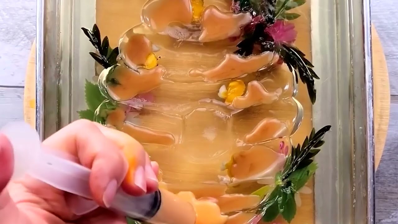 Watch This 3D Bee Hive Jelly Cake Come to Life! ✨