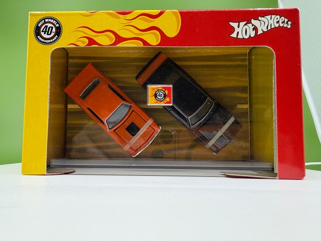 2008 Hot Wheels 40th Anniversary 2 Car Set Boulevard Burners - YouTube