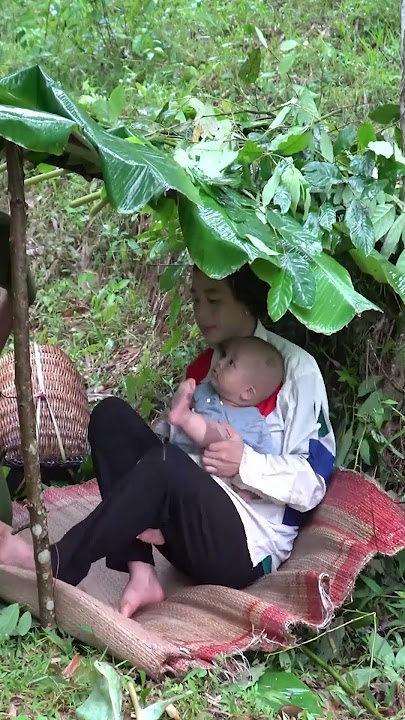 Single mom living the smallest house in the forest #poorlifestyle #singlemoms #singlevilese