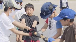 小学生が｢地引き網漁｣を体験　網にかかった大量のアジやコノシロに目を輝かせる子どもたち　愛知・田原市