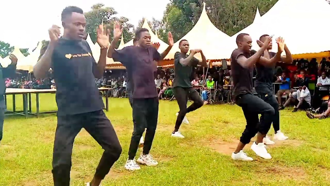 Dancing crew in kisiwa tti/KICHECHE