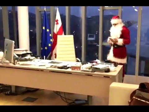 კალაძე სანტას ფორმაში გამოეწყო და აცეკვდა - ვიდეო რომელმაც ინტერნეტი დაიპყრო