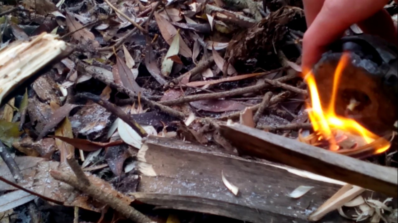 How to make a fire [SIMPLE WAY] - YouTube
