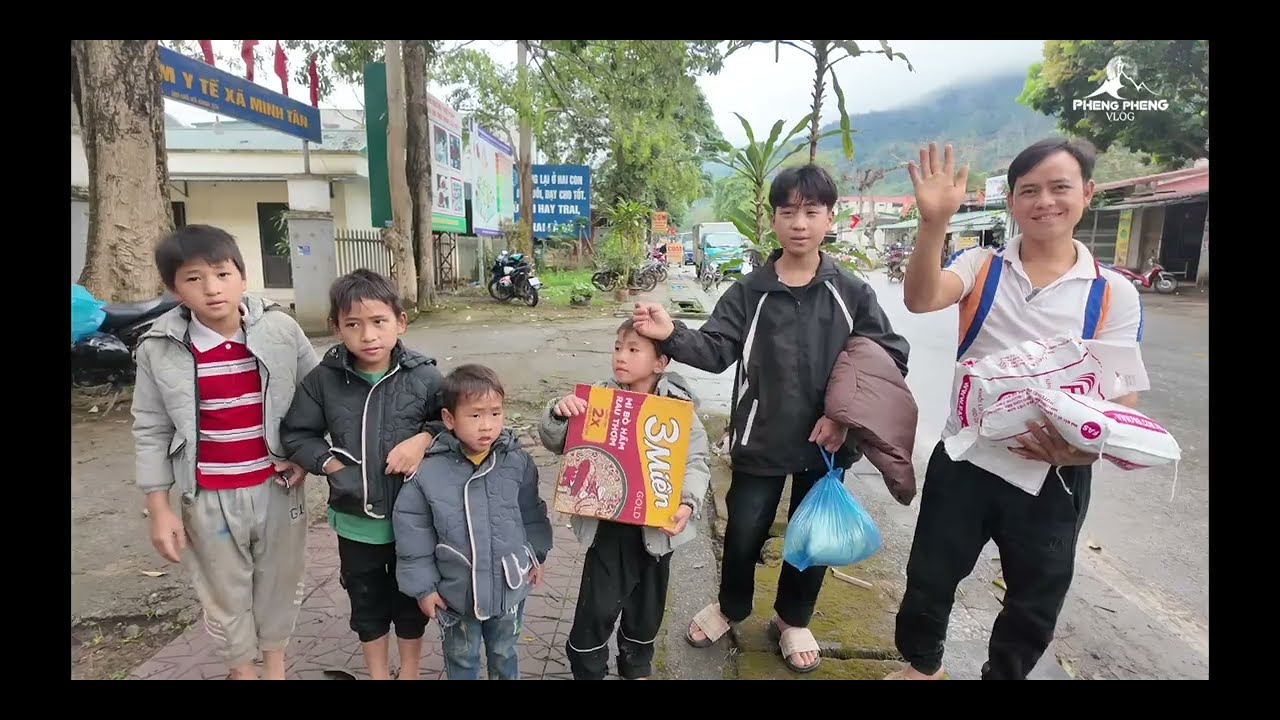 Chàng Trai Cô Đơn Ăn Tết Ở Ngôi làng Ế Vợ . Pheng Pheng Vlog