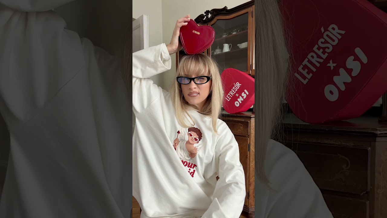 Это знак, чтобы познакомиться с нашей сумкой Love 327468437 и блокнотом Diary 616011205