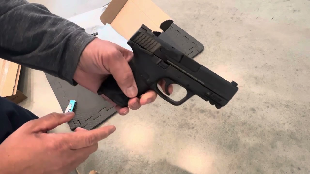 Smith & Wesson M&P40 40 S&W Full-Size Centerfire Pistol with Thumb