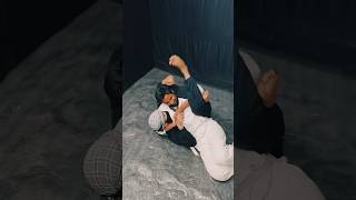 Arm lock escape 💪💪👊 #jiujitsu #martialarts #bjj #selfdefense #mma #streetfighter #grappling