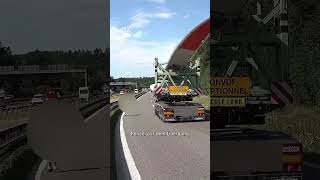 Autobahnkreuz Stuttgart: Schwertransport mit Windradflüge...