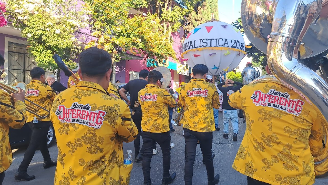 LA SOMBRA 🔥 BAILANDO Y GONZANDO/ BANDA LA DIFERENTE DE OAXACA/ SEMBRANDO PÁNICO 