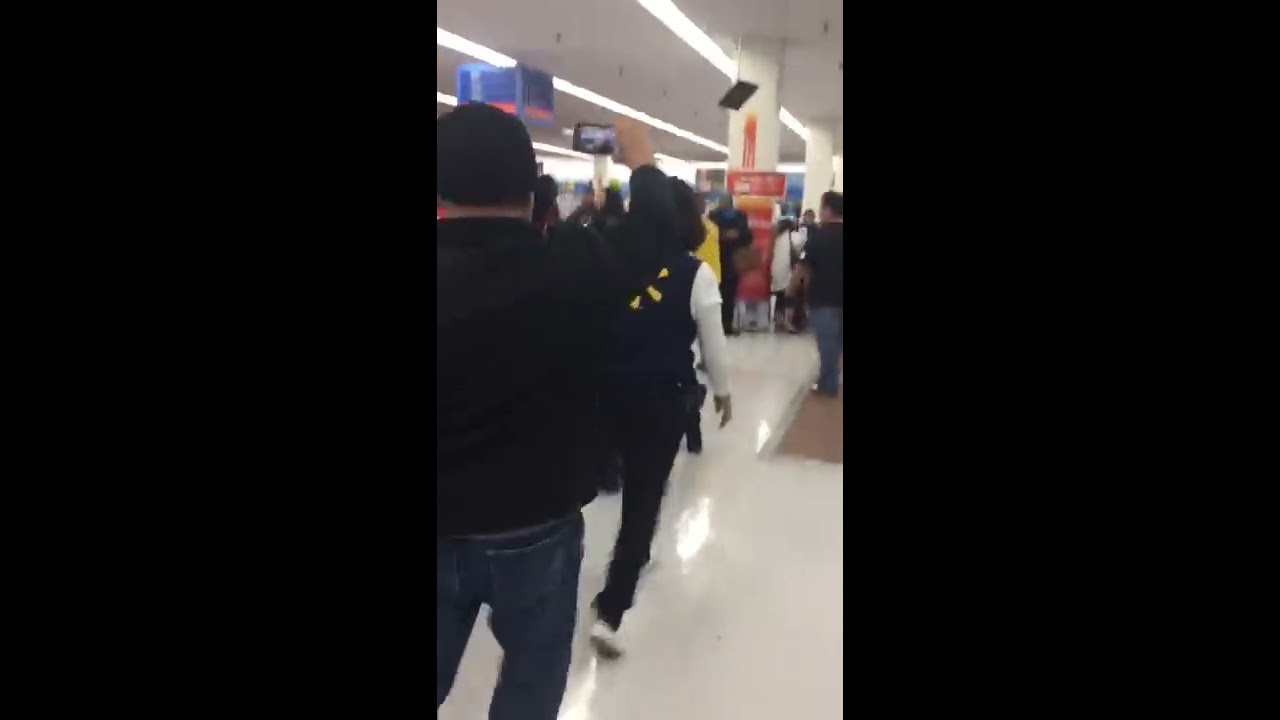 FIGHT IN WALMART ( Bitch Whett )