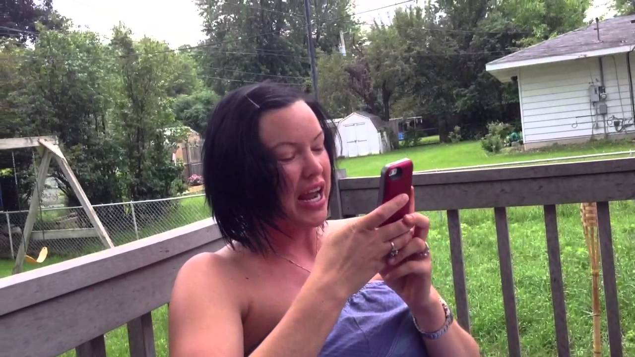 Heidi Jo gets a new phone.