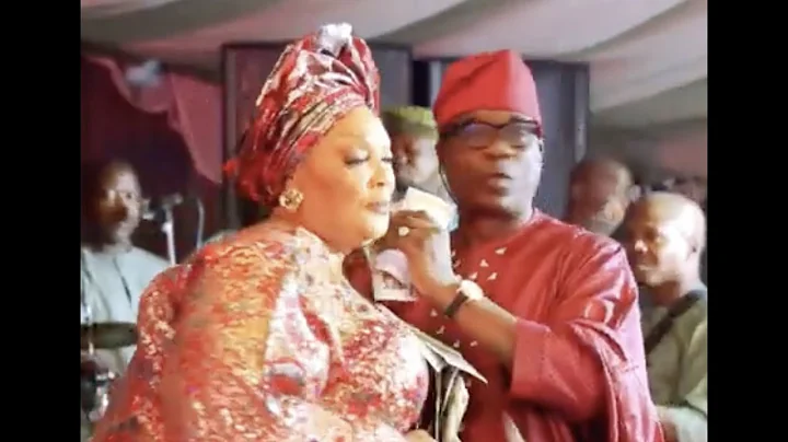 K1 DE ULTIMATE DAZZLES GUESTS WITH NEW VIBES AT BIBAS 60TH BIRTHDAY GIG IN LAGOS