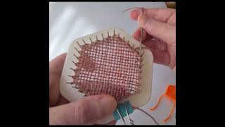 HEXAGON Pin Loom: weaving with a needle