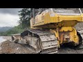 DOZER KOMATSU— CUTTING HILLSIDE ROAD