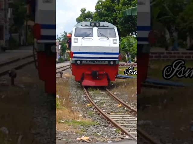 Detik detik lokomotif garis biru masuk Balai Yasa #shorts #ismawanschanel class=