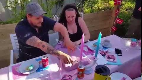 Jessica og Nicklas får kønnet på deres baby at vide