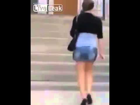 Как поднятся по лестнице на высоких каблуках