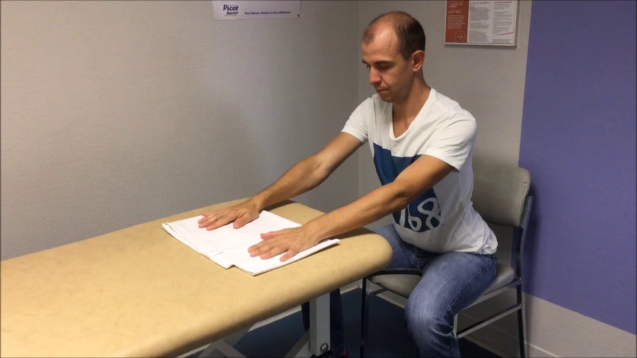 Capsulite: auto mobilisation en flexion d'épaule - YouTube