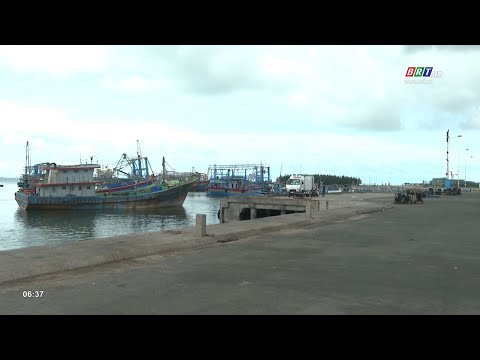 Video Gỡ khó cho ngư dân khi cảng cá đóng cửa để phòng chống... - youtube