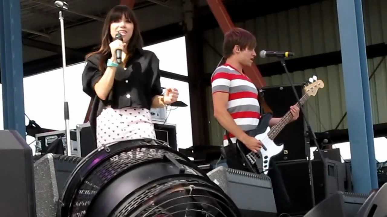 Carly Rae Jepsen - Curiosity(LIVE)