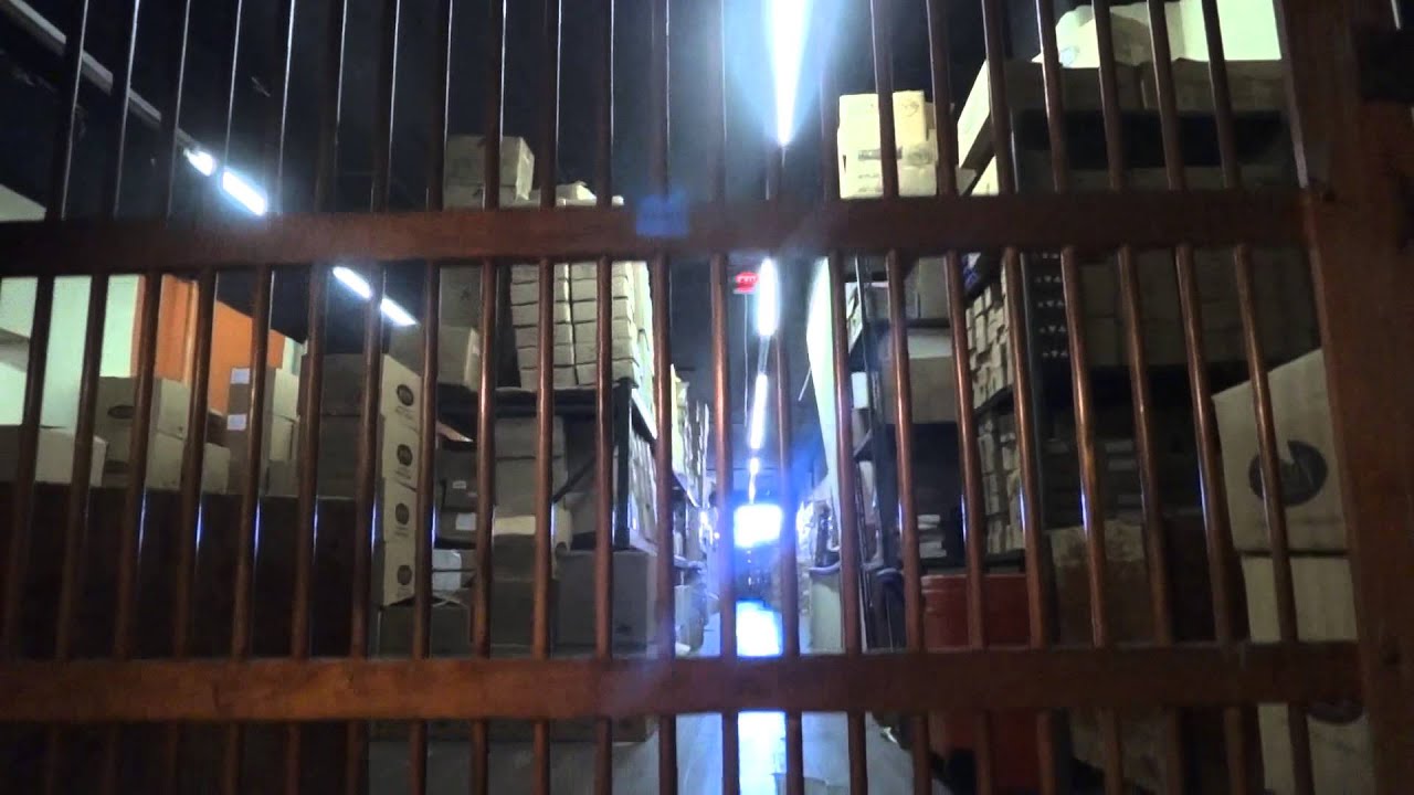 old pull the rope elevator at Bacon&co in Knoxville Tn pt 2 YouTube