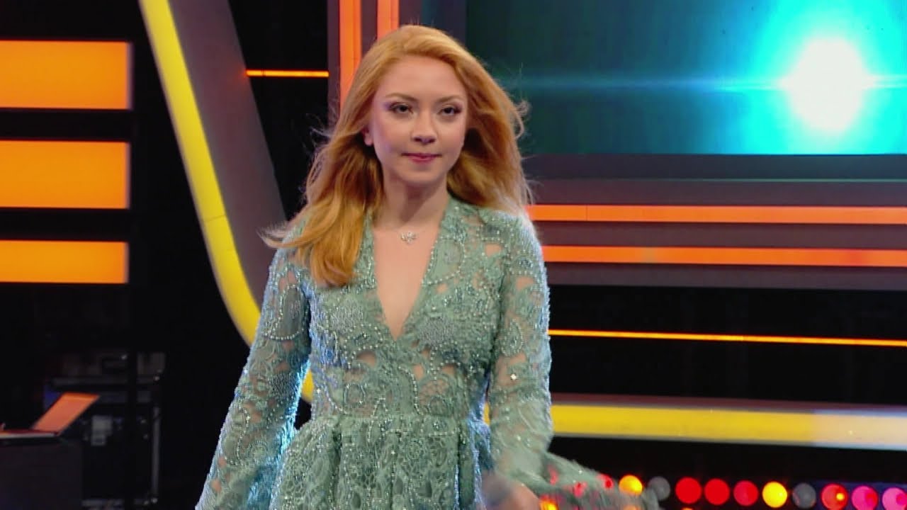 İrem Derici ile Eğlenmene Bak - Ece Seçkin yeni şarkısı Sayın Seyirciler'i ilk kez söyledi!