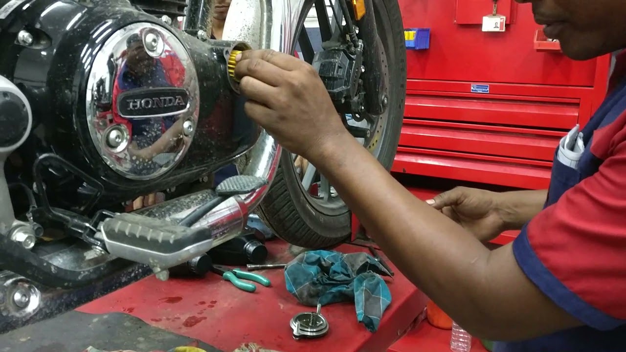 Honda H'ness CB 350 1st Service