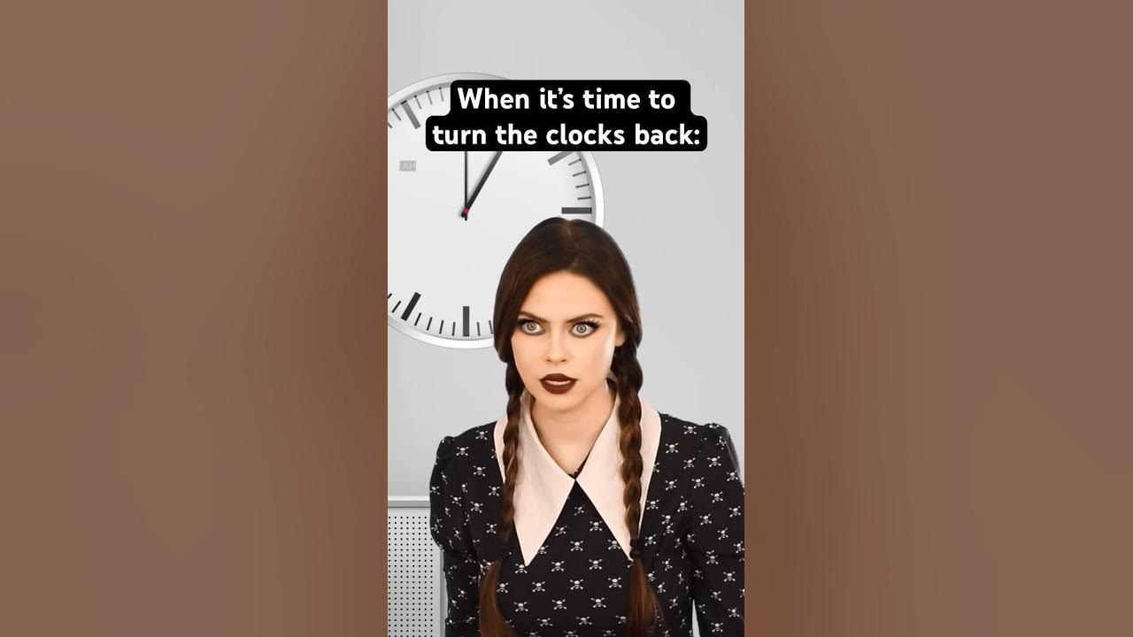 when-it-s-time-to-turn-your-clocks-back-an-hour-fall-back-into-the