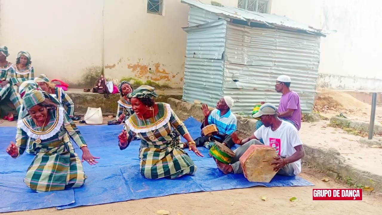 Grupo de dança Namber One com título_Djambo