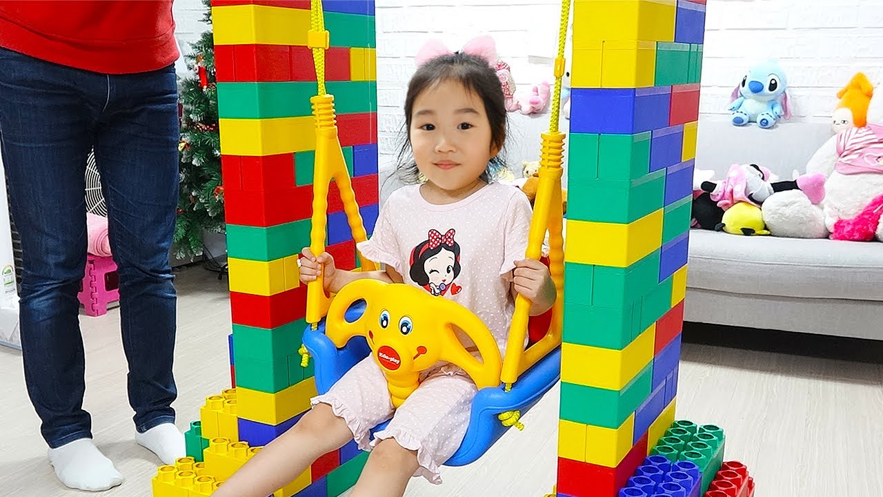 Bangun ayunan dengan boram dan lego raksasa - YouTube