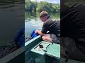 Lichid Albastru în Lac?!