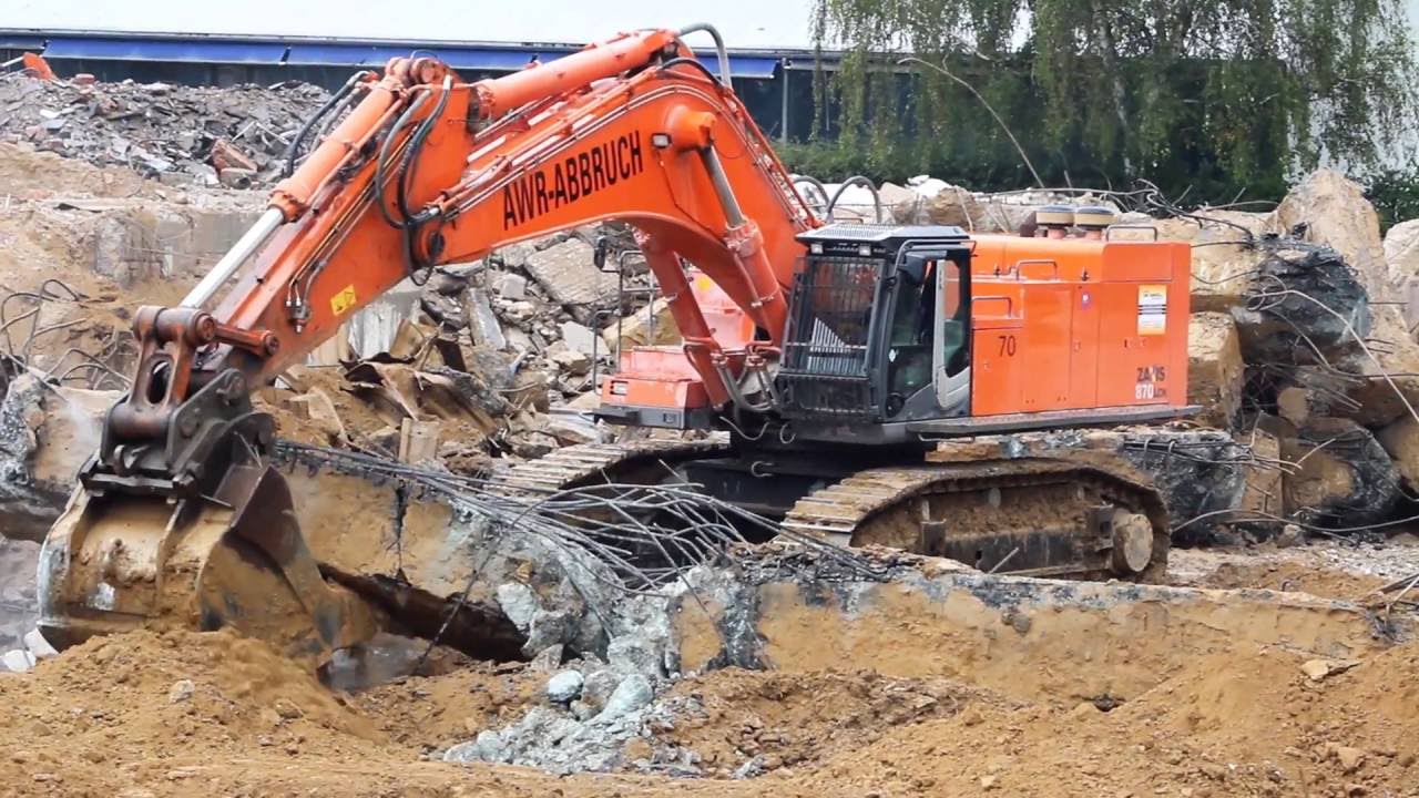 AWR-Abbruch Hitachi ZX870 LCH beim Fundament Rückbau